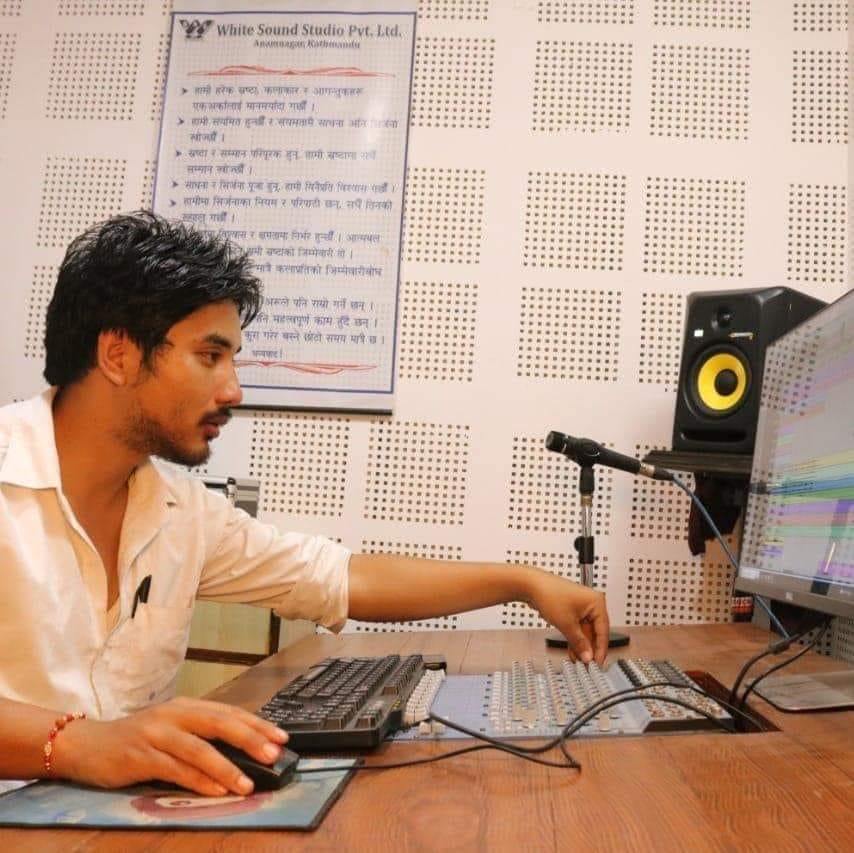 kumar sinjali mager founder of Guru Sangeet Pathshala costumer how take my digital marketing consultant service